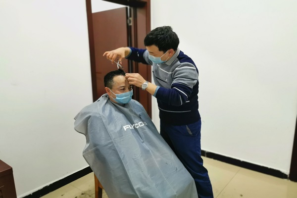 附件一：理發(fā)現場.jpg